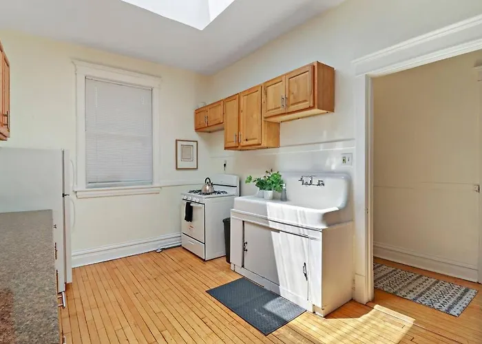 2-bedroom Cozy In Prime Location - Clark 2 Apartment *